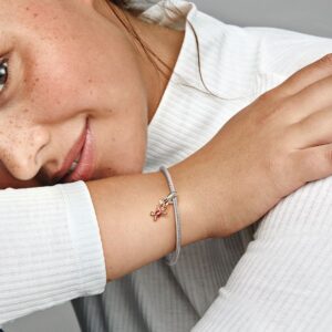 782208C01_ABC123_MODEL_eCOM_01_RGB