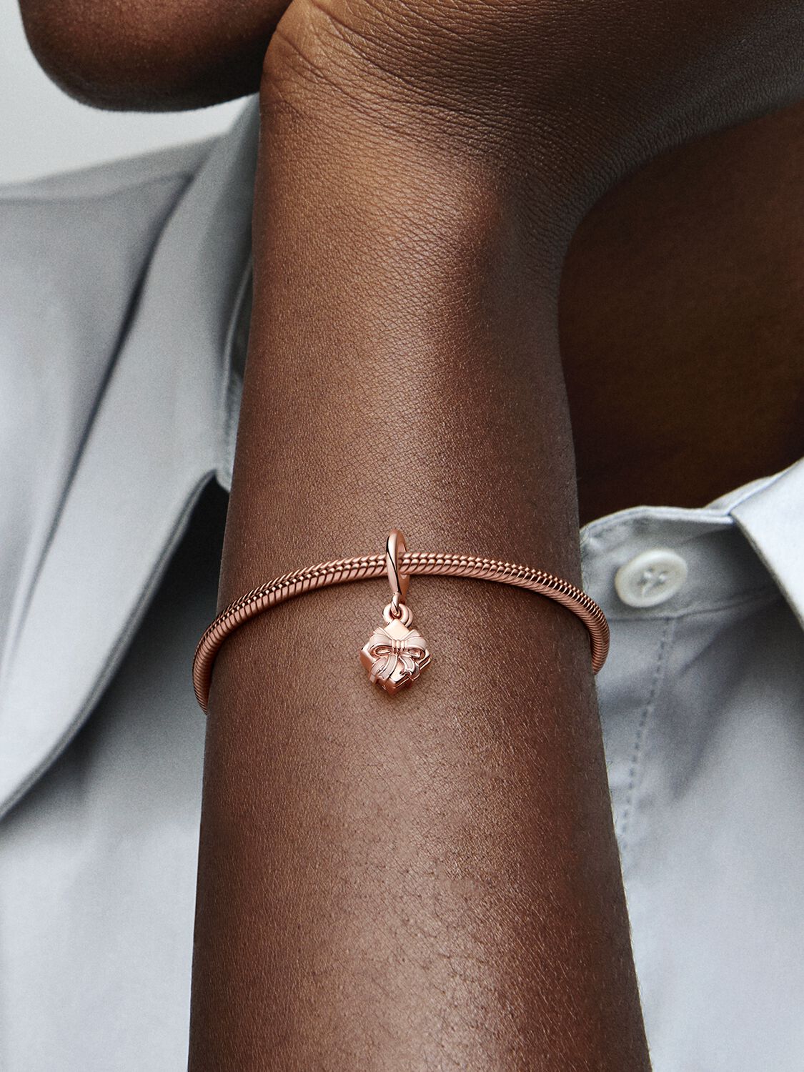 782591C01_ABC123_MODEL_eCOM_02_RGB