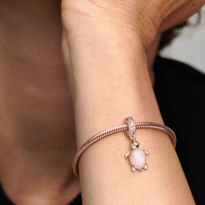 788939C01_ABC123_MODEL_eCOM_02_RGB