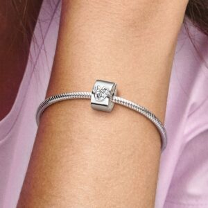 790111C01_ABC123_MODEL_eCOM_02_RGB