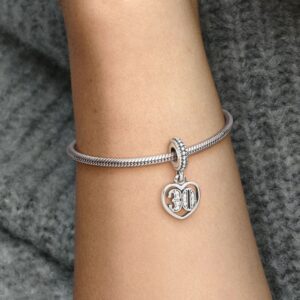 791287CZ_ABC123_MODEL_eCOM_02_RGB