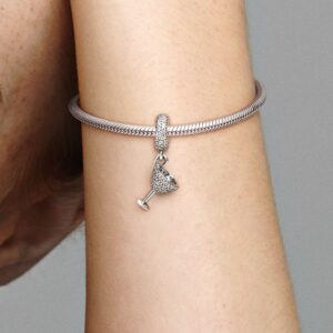 791535CZ_ABC123_MODEL_eCOM_02_RGB