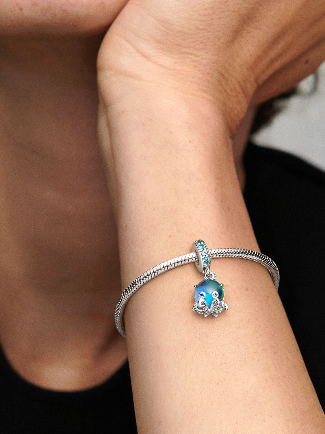 791694C01_ABC123_MODEL_eCOM_02_RGB