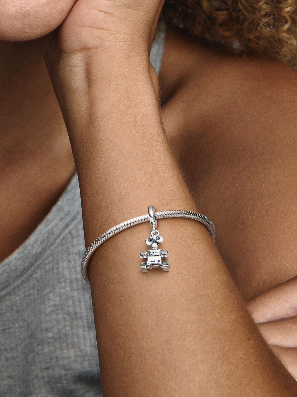 792030C01_ABC123_MODEL_eCOM_02_RGB