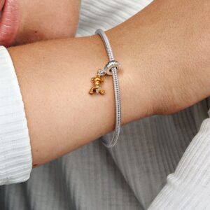 792213C01_ABC123_MODEL_eCOM_02_RGB