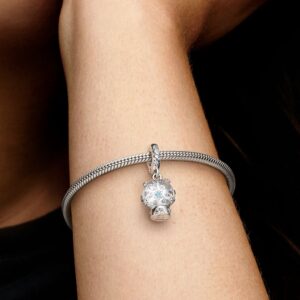 792369C01_ABC123_MODEL_eCOM_02_RGB