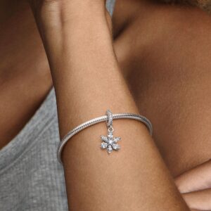 792382C01_ABC123_MODEL_eCOM_02_RGB