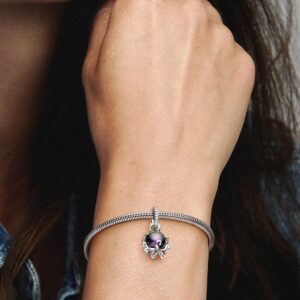 792684C01_ABC123_MODEL_eCOM_02_RGB