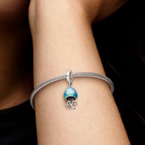 792704C01_ABC123_MODEL_eCOM_02_RGB