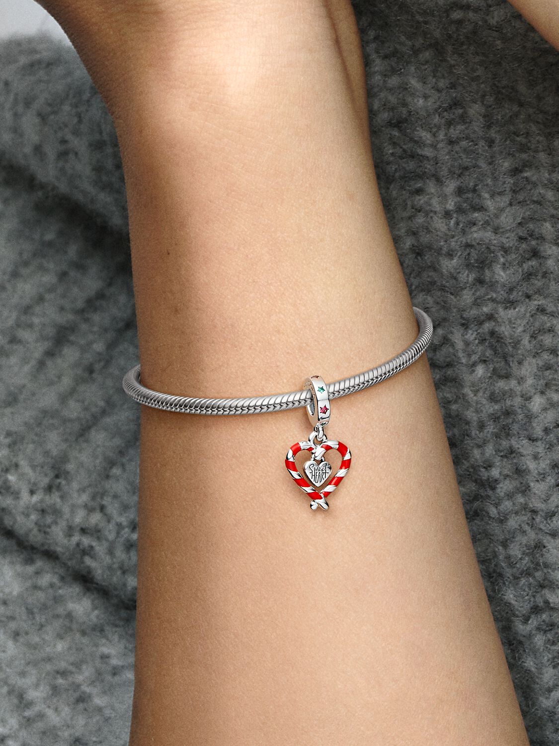 792822C01_ABC123_MODEL_eCOM_02_RGB