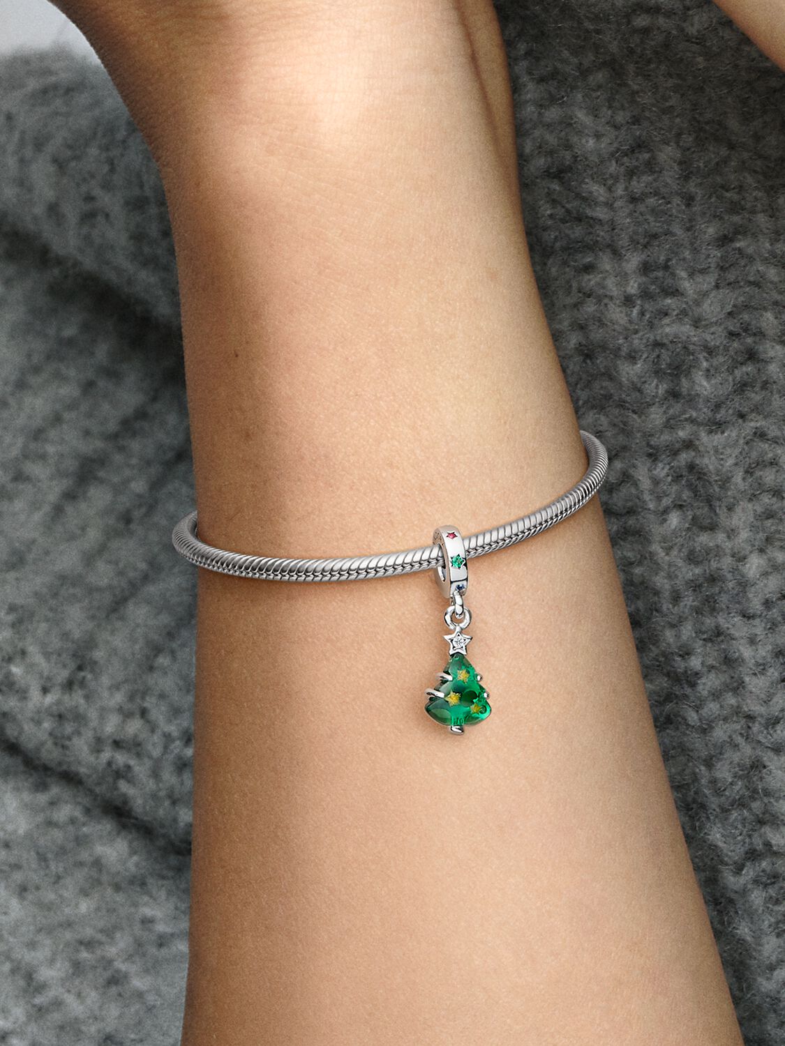 792983C01_ABC123_MODEL_eCOM_02_RGB