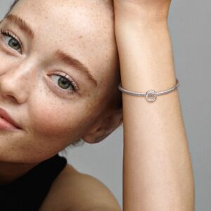 797457_ABC123_MODEL_eCOM_01_RGB