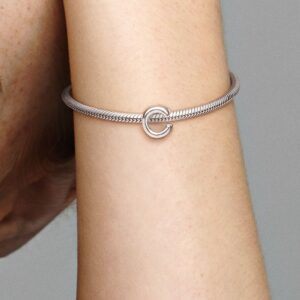 797457_ABC123_MODEL_eCOM_02_RGB