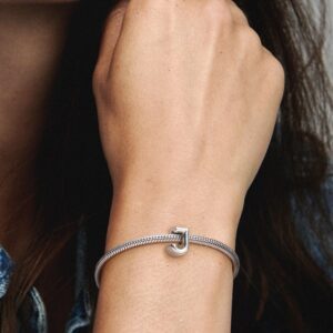 797464_ABC123_MODEL_eCOM_02_RGB