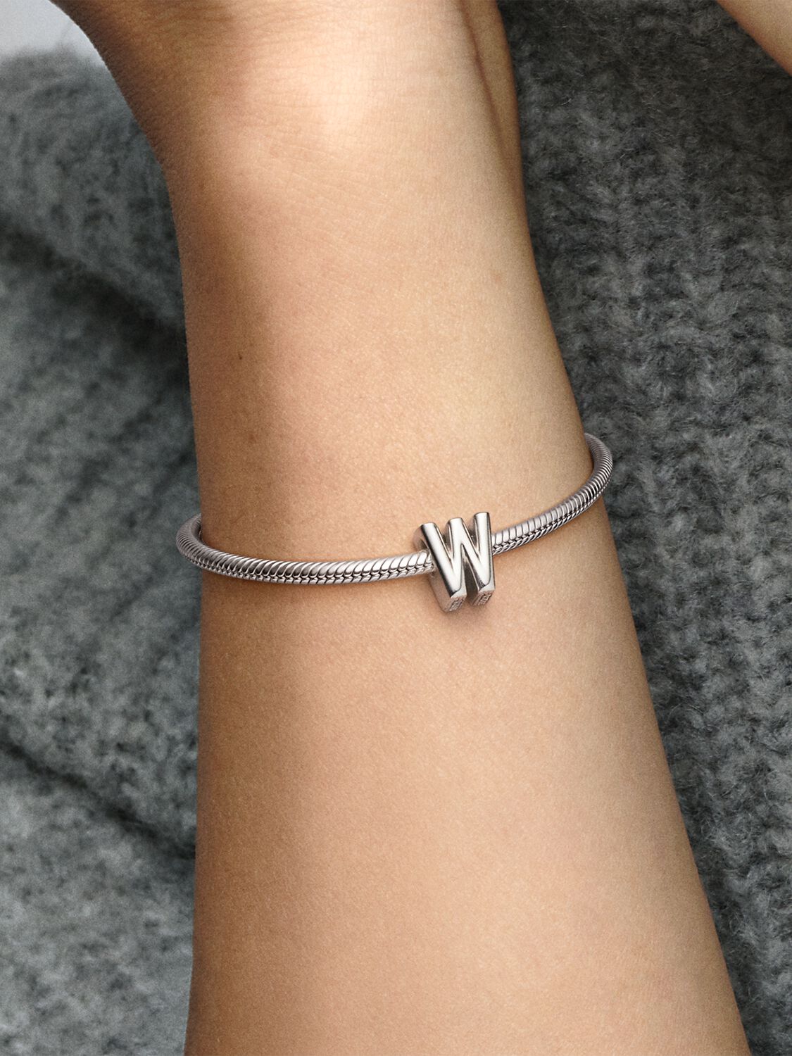 797477_ABC123_MODEL_eCOM_02_RGB