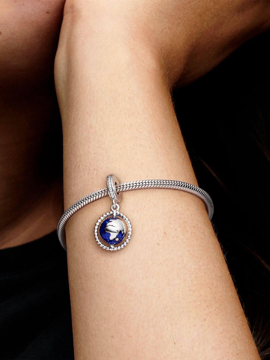 798021CZ_ABC123_MODEL_eCOM_02_RGB