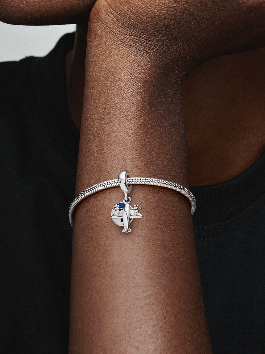 798027CZ_ABC123_MODEL_eCOM_02_RGB