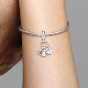 798106CZ_ABC123_MODEL_eCOM_02_RGB