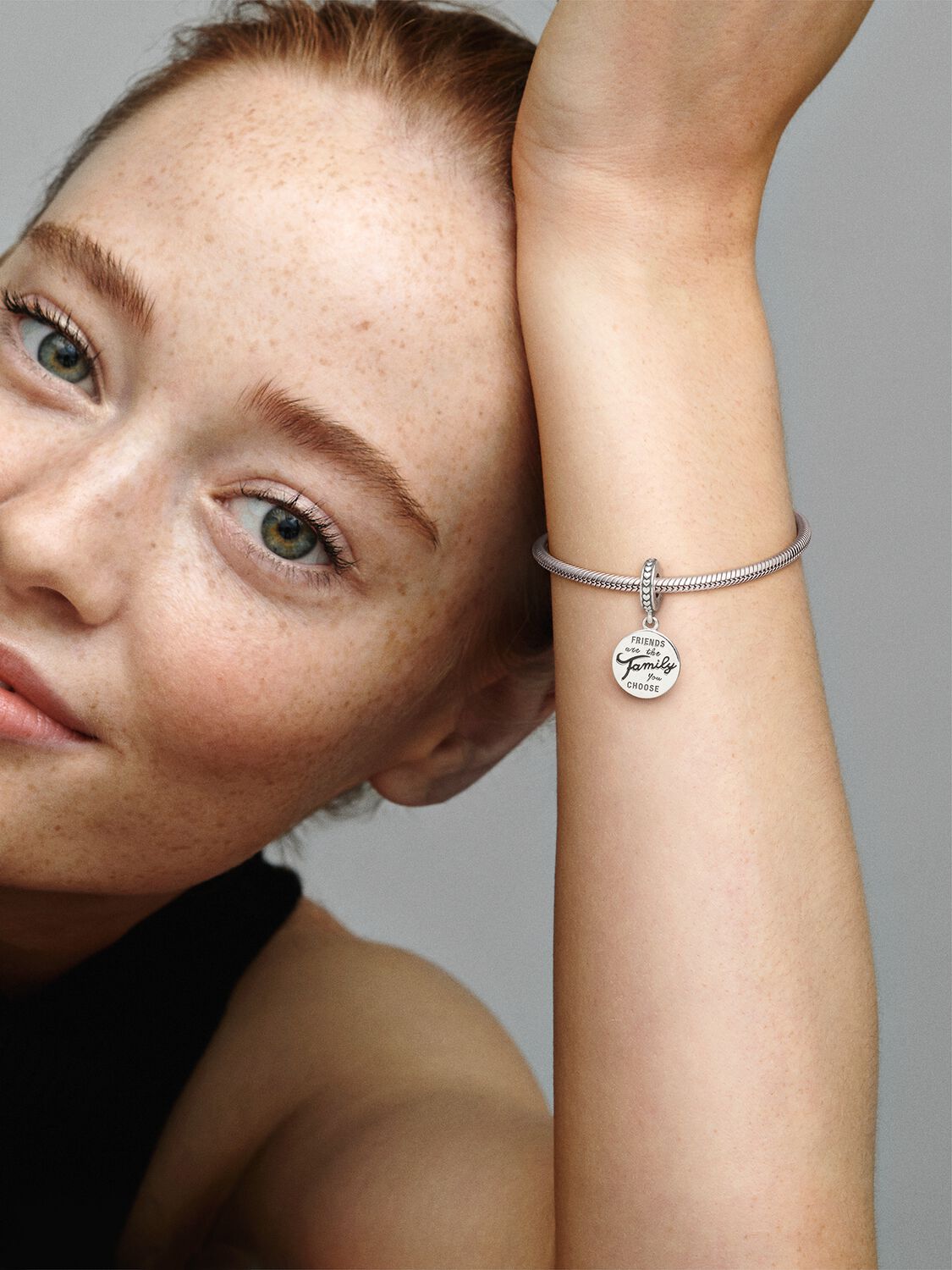 798124EN16_ABC123_MODEL_eCOM_01_RGB