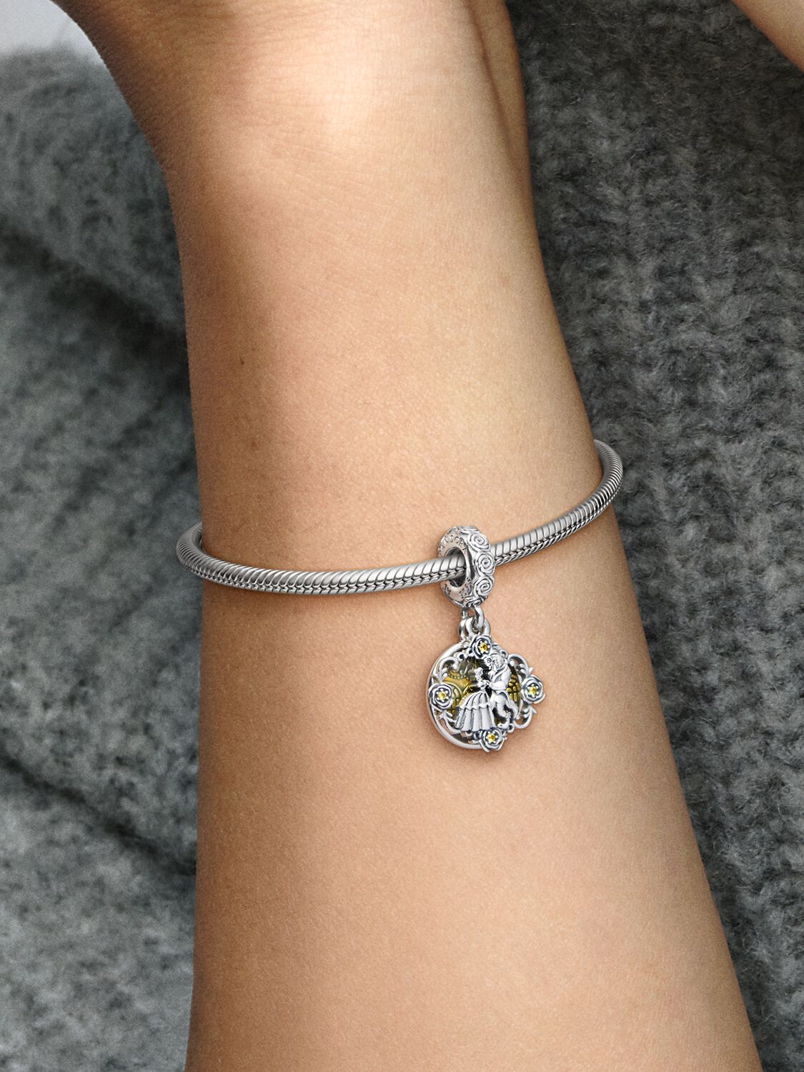 799014C01_ABC123_MODEL_eCOM_02_RGB