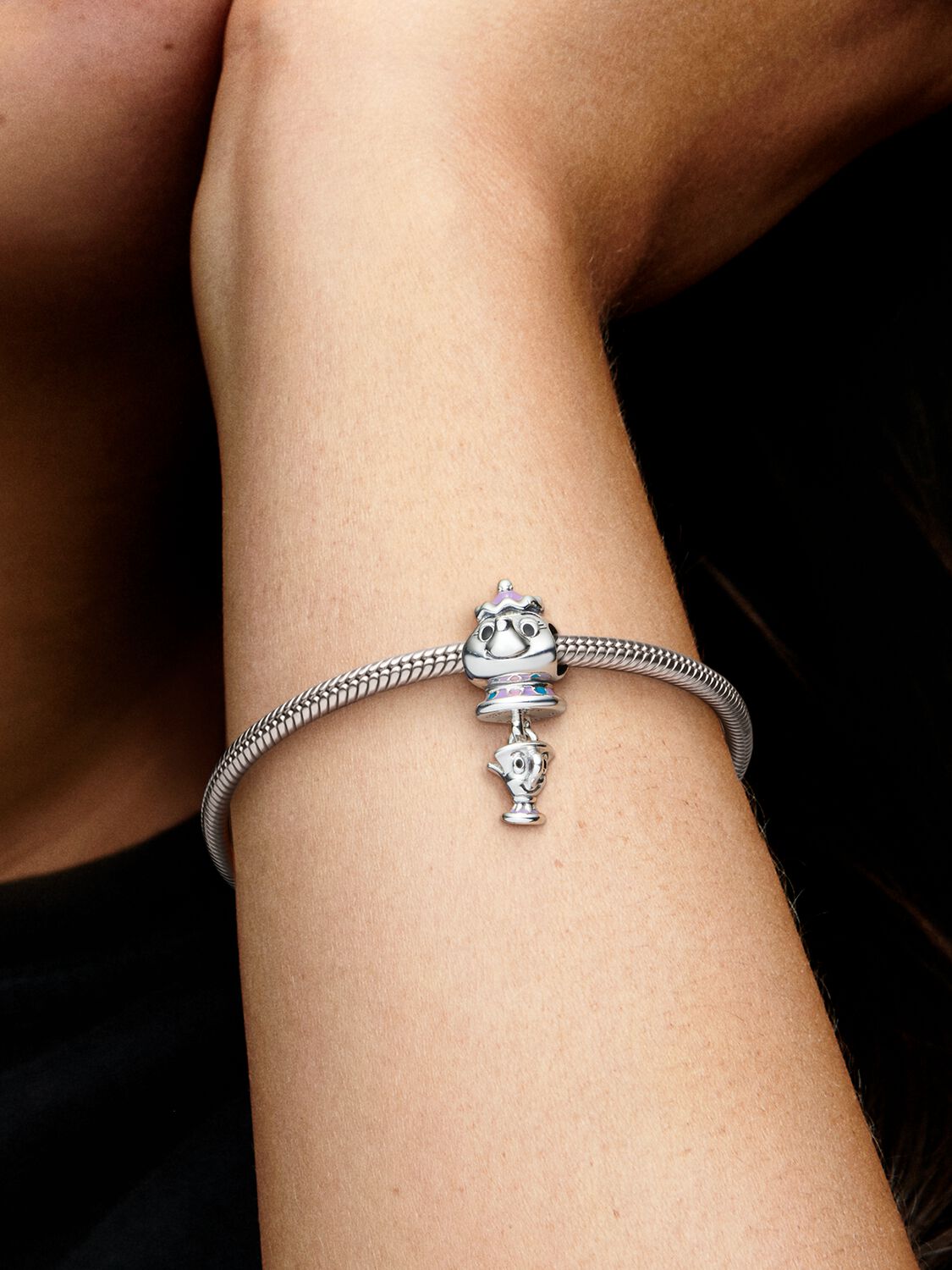 799015C01_ABC123_MODEL_eCOM_02_RGB