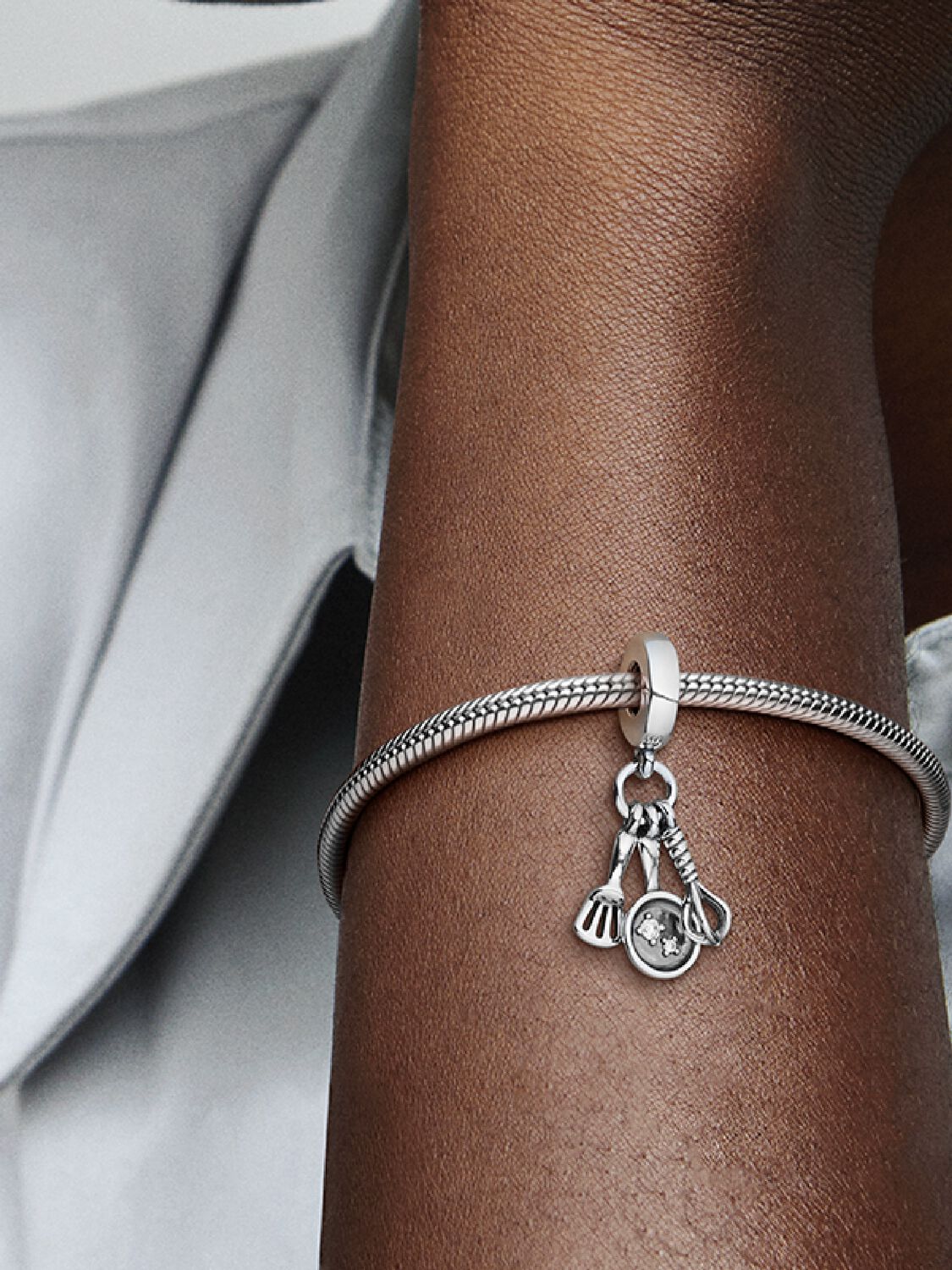 799531C01_ABC123_MODEL_eCOM_01_RGB_charm