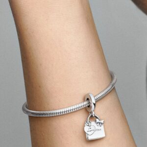 799536C00_ABC123_MODEL_eCOM_01_RGB_charm