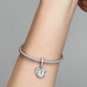 799546C01_ABC123_MODEL_eCOM_01_RGB_charm