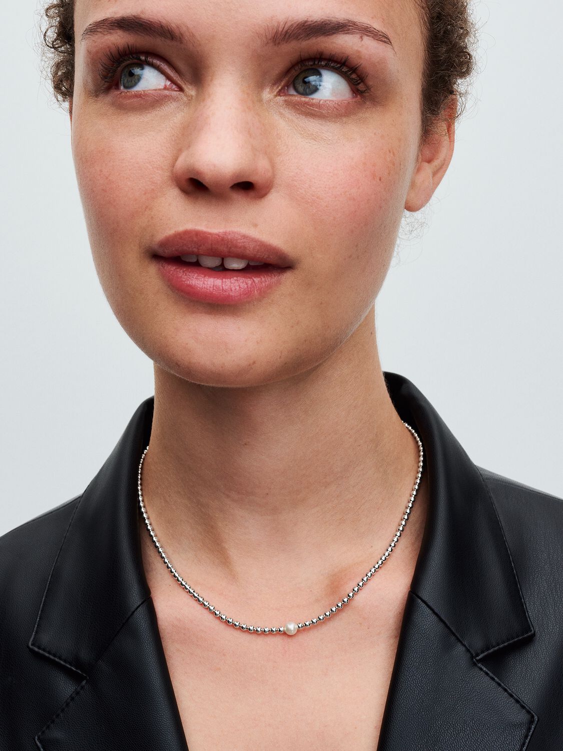 Q124_B_PDP_Model_Single_25_1x1_RGB