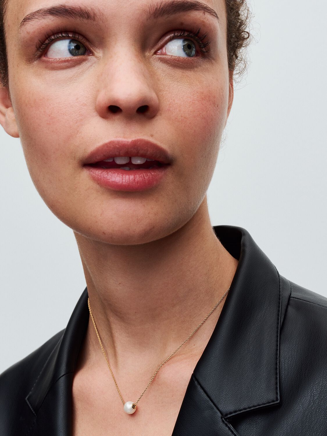 Q124_B_PDP_Model_Single_26_1x1_RGB