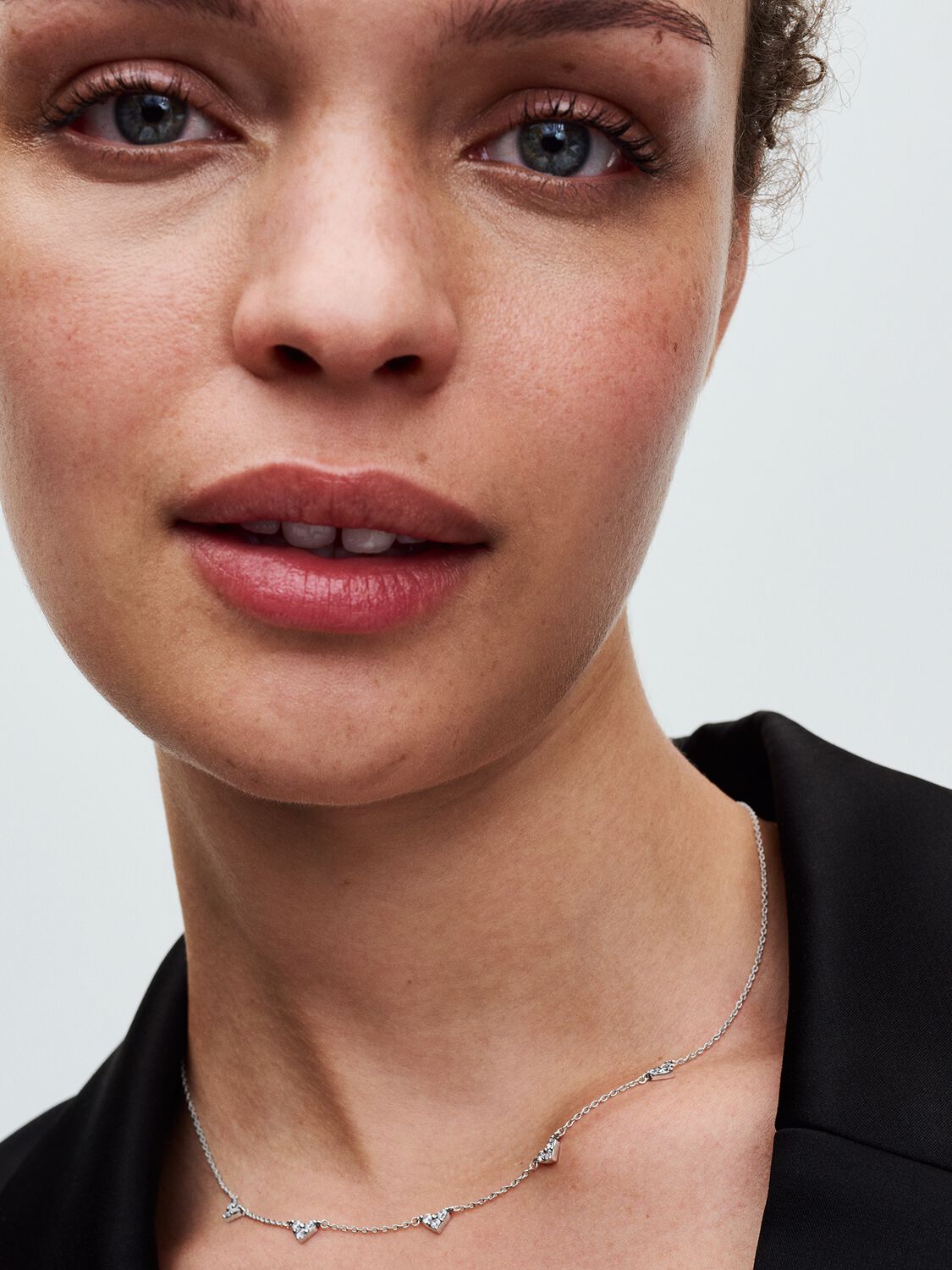 Q124_B_PDP_Model_Single_29_1x1_RGB