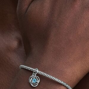 Q124_B_PDP_Model_Single_53_1x1_RGB_charm