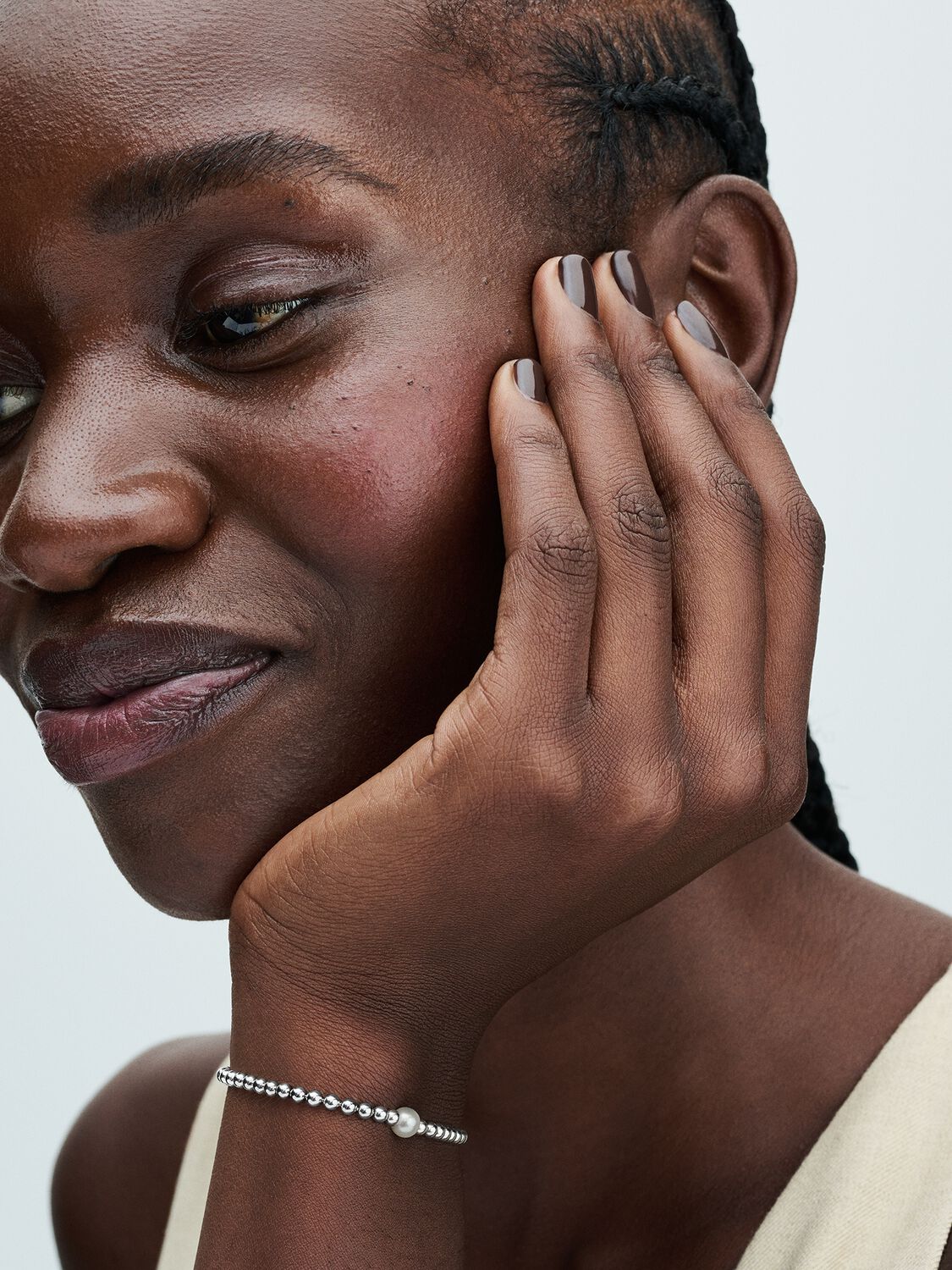 Q124_B_PDP_Model_Single_57_1x1_RGB