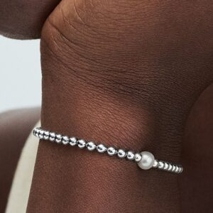 Q124_B_PDP_Model_Single_57_1x1_RGB_bracelet