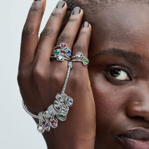 Q124_B_PDP_Model_Styled_08_1x1_RGB