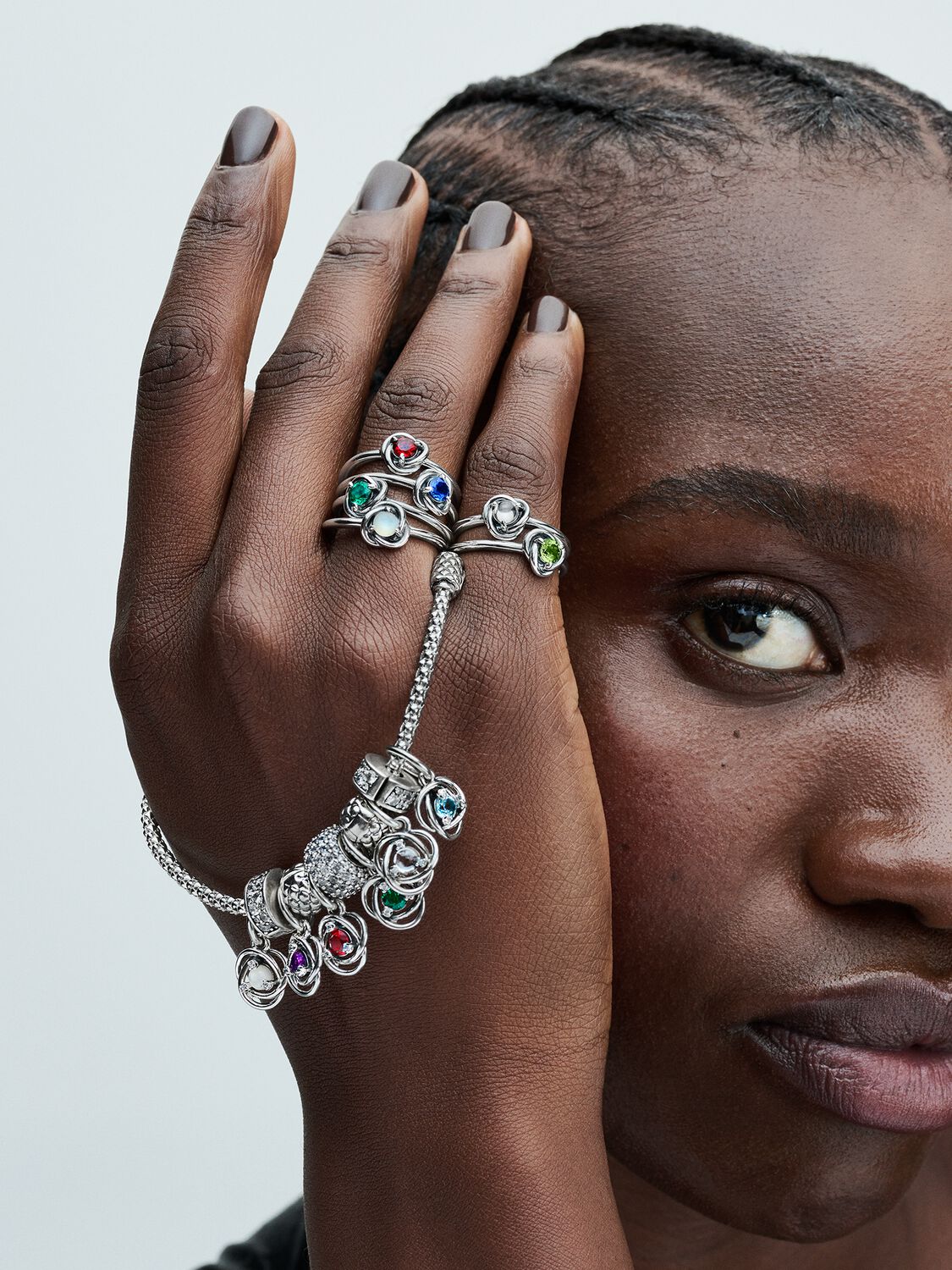 Q124_B_PDP_Model_Styled_08_1x1_RGB