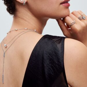 Q124_B_PDP_Model_Styled_10_V2_1x1_RGB