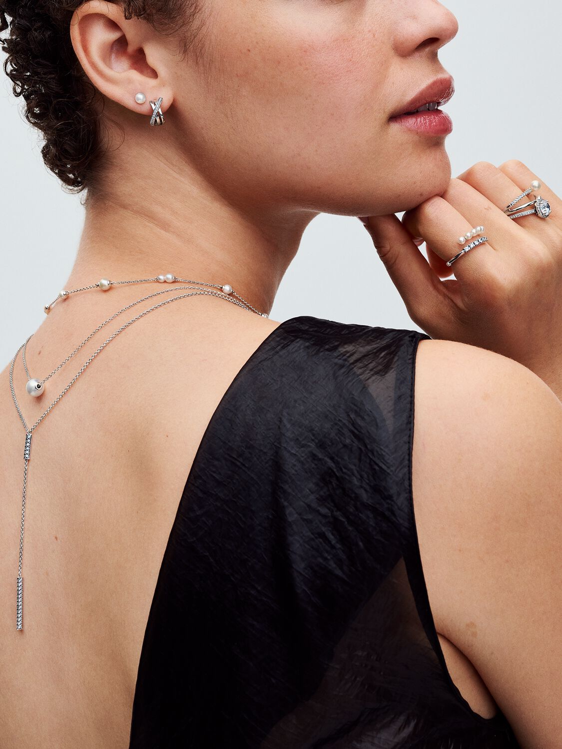 Q124_B_PDP_Model_Styled_10_V2_1x1_RGB