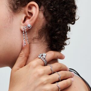 Q124_B_PDP_Model_Styled_14_1x1_RGB