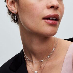 Q124_B_PDP_Model_Styled_18_1x1_RGB