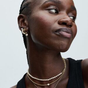 Q124_B_PDP_Model_Styled_23_1x1_RGB