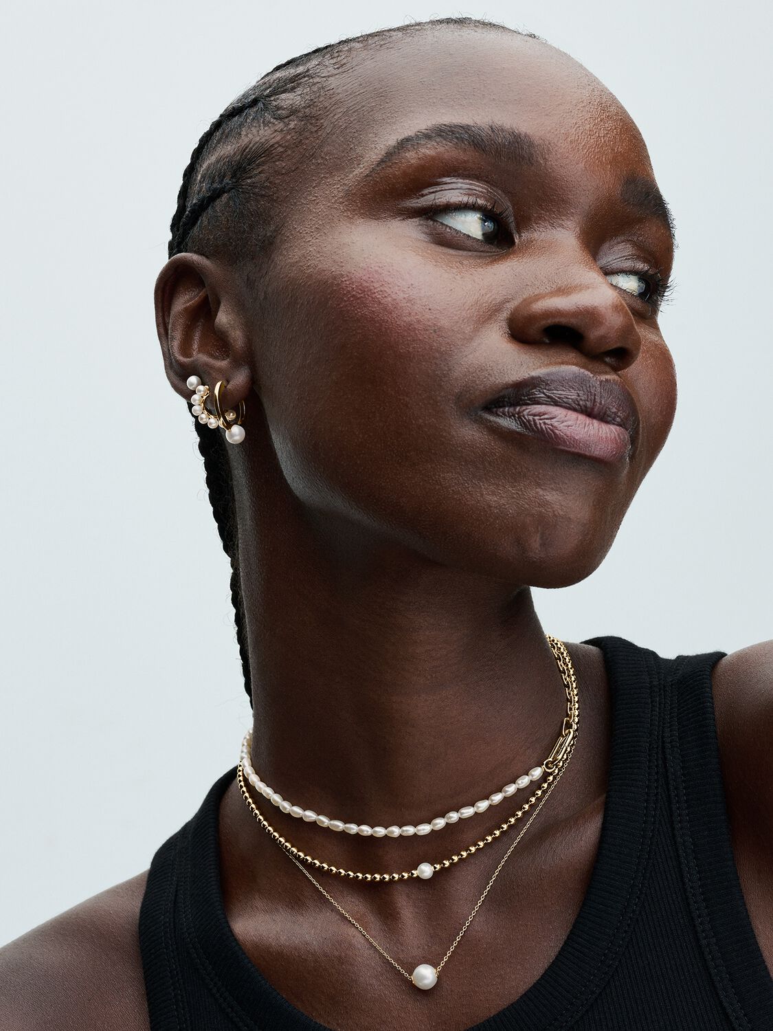 Q124_B_PDP_Model_Styled_23_1x1_RGB