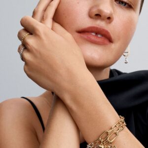 Q125_A_PDP_MODEL_STYLED_20_1x1_RGB