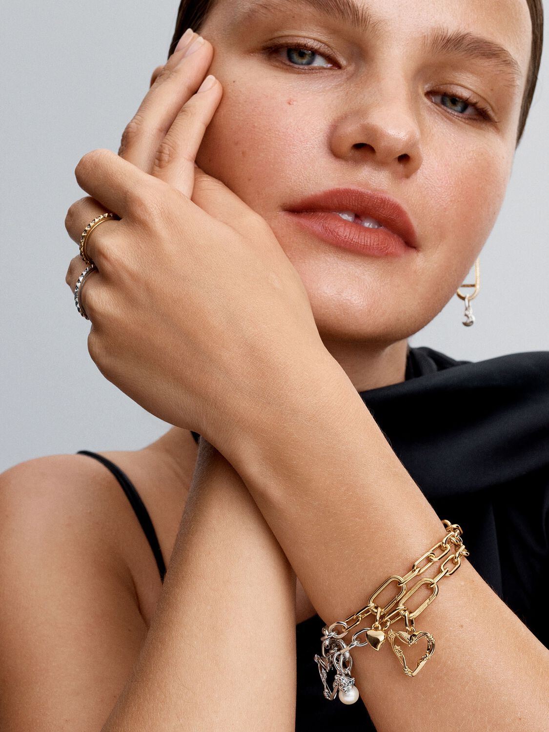 Q125_A_PDP_MODEL_STYLED_20_1x1_RGB