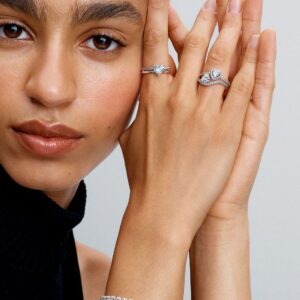 Q125_A_PDP_MODEL_STYLED_33_1x1_RGB