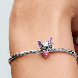 Q224_C_PDP_Model_Single_11_1x1_RGB_charm