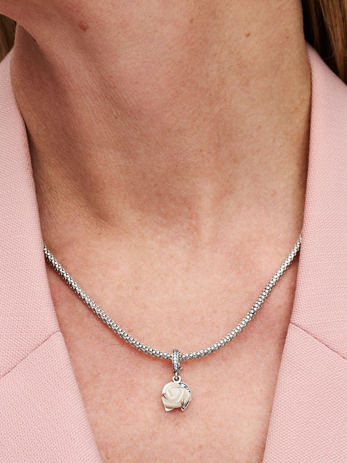 Q224_C_PDP_Model_Single_20_1x1_RGB_charm