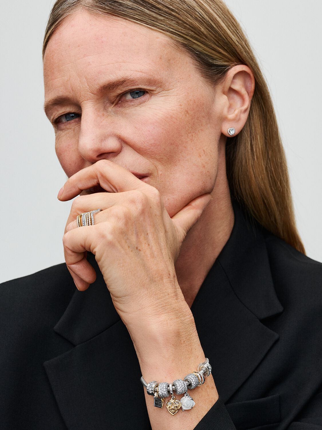 Q224_C_PDP_Model_Styled_18_1x1_RGB