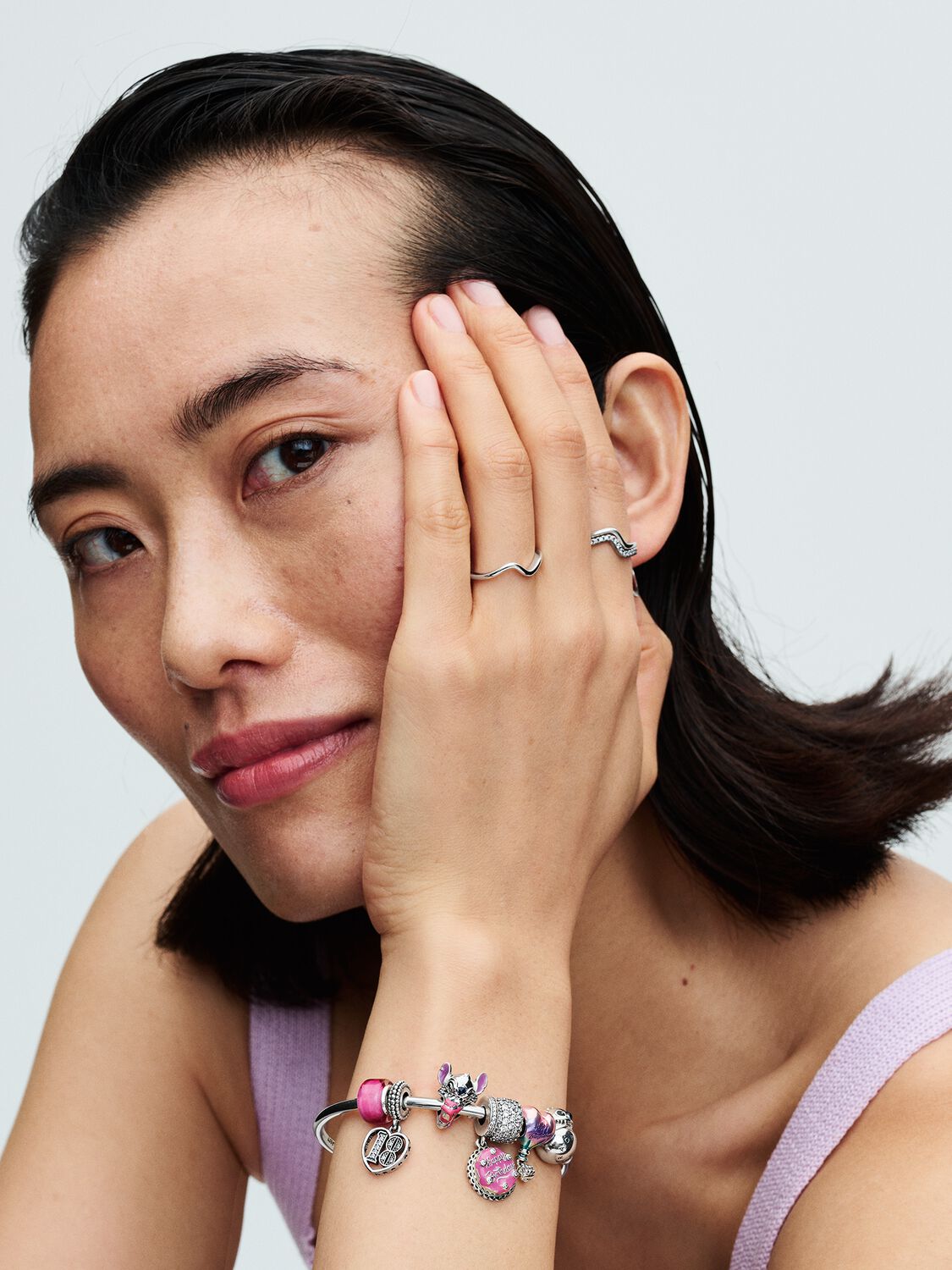 Q224_C_PDP_Model_Styled_24_1x1_RGB