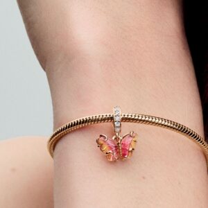 Q224_D_PDP_Model_Single_107_1x1_RGB_charm